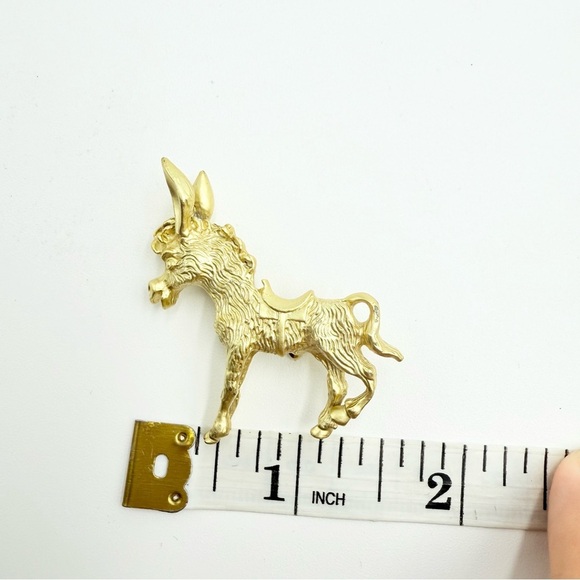Vintage Textured Matte Gold Tone Donkey with Saddle Brooch - Picture 7 of 7